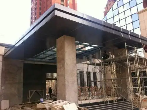 问:什么是雨棚答:雨棚是设在建筑物出入口或顶部阳台上方用来档雨,防