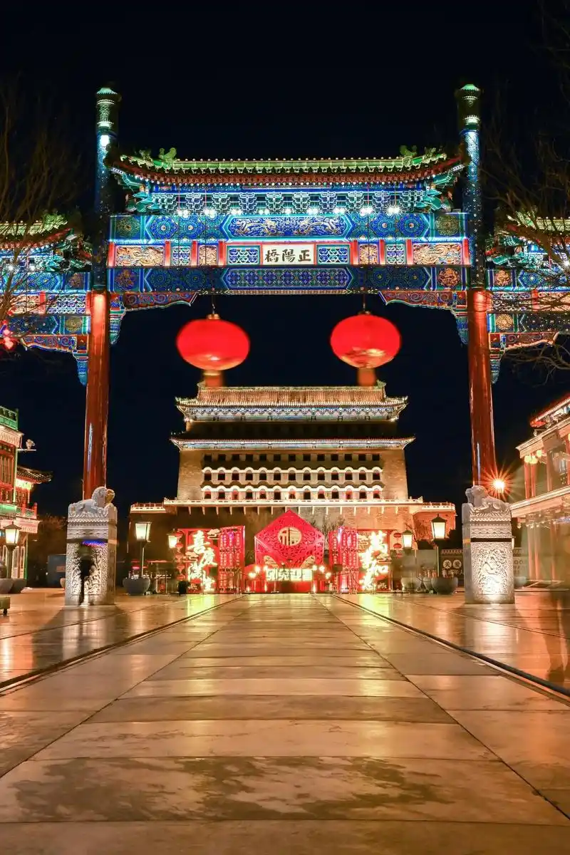 北京年味|夜幕下的前门大街过年氛围已拉满