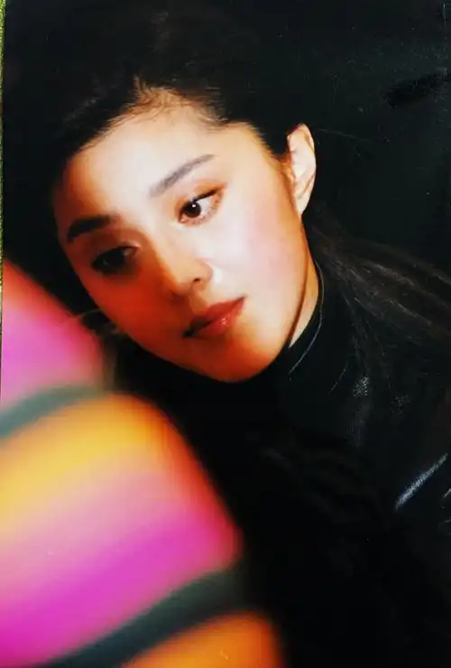 范冰冰15年前青涩旧照曝光 肉脸嘟嘟认真吃饭