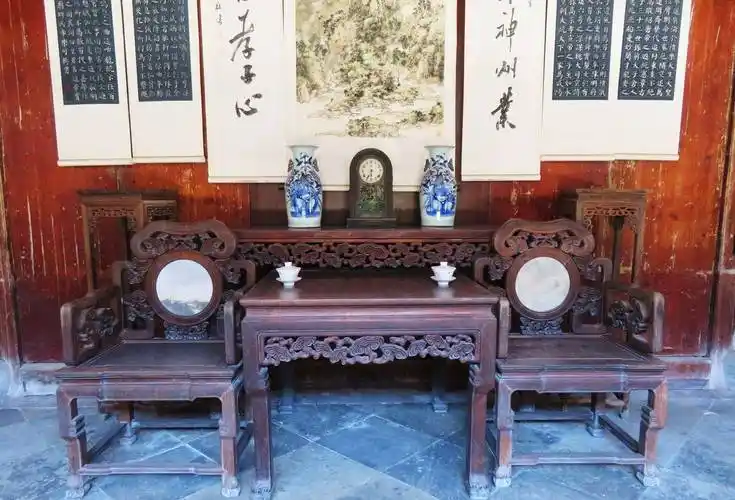 慈溪龙山镇的这片旧宅,中西合璧,主人原来是民国上海滩头面人物