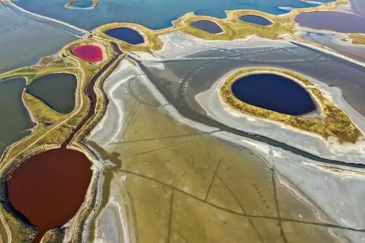 俯瞰山西运城七彩盐湖,宛如天然调色盘!