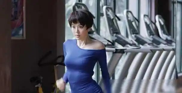 姜妍火辣身材引热议穿最大码泳衣仍难掩魅力志玲姐姐竟直言羡