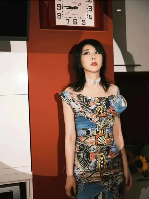 新裤子乐队赵梦与viviennewestwood西太后