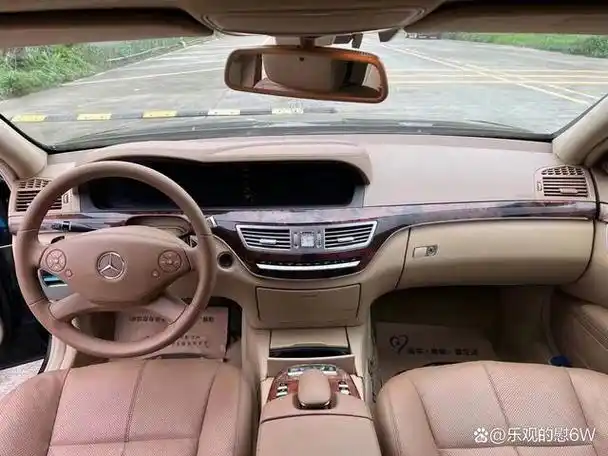 12款奔驰s350全款8万这款车无疑是将优雅与力量完美融合