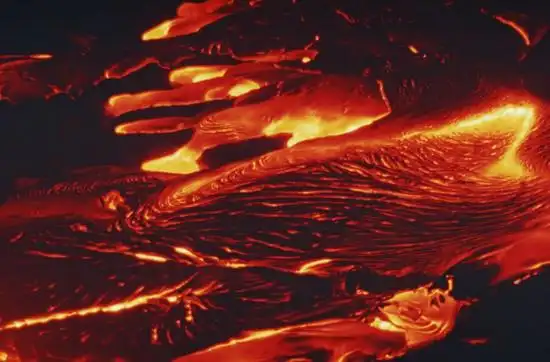 p>熔岩高原是由大量粘度很小的基性 a href="#" data-lemmaid="