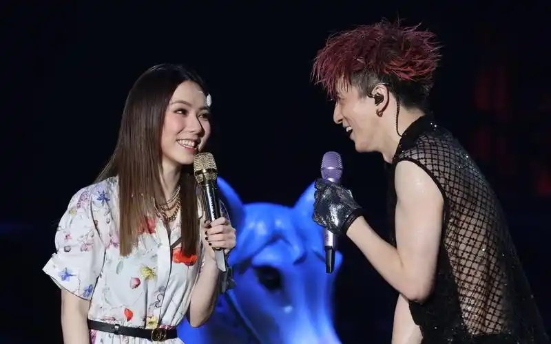 薛之谦 · 北京丨鸟巢首场嘉宾邓紫棋儿