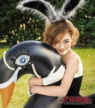 短发小s生计工作两不误 中年人最减龄的仍是短发