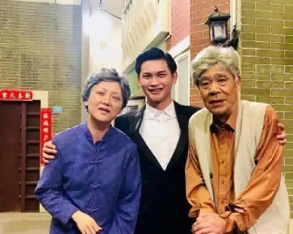 外来媳妇本地郎中的康祈光和香兰他们成为了康家的灵魂人物