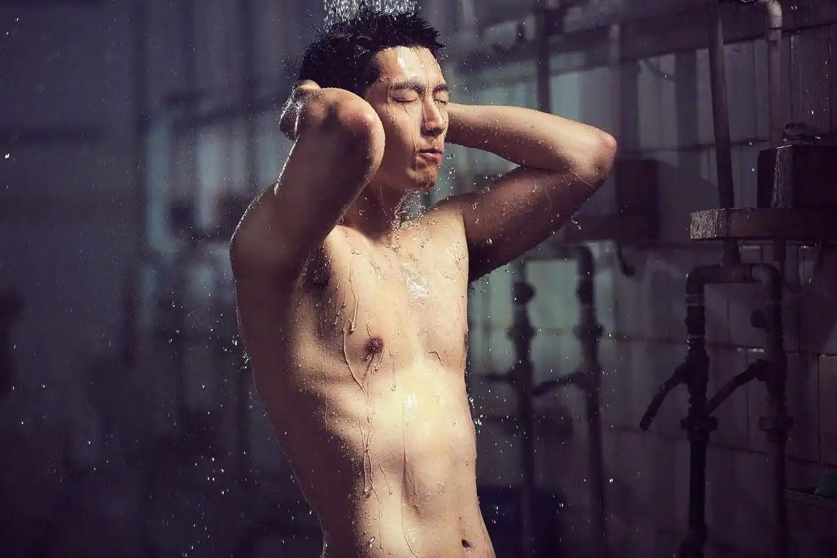 《九州海上牧云记》窦骁健身照秀腹肌荷尔蒙炸裂!