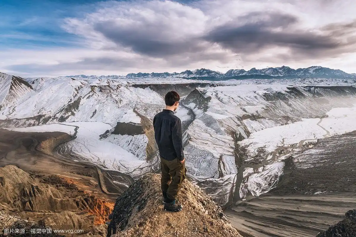 站在悬崖边的人