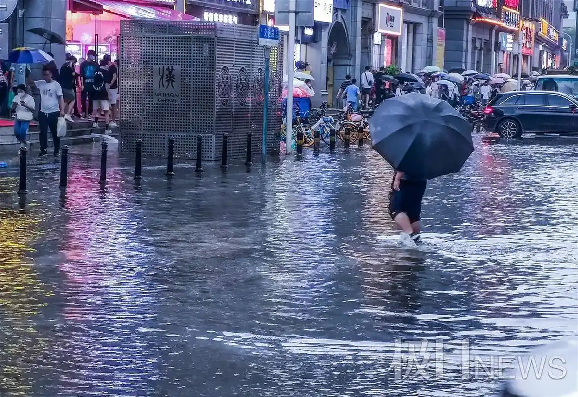 大雨晚来急