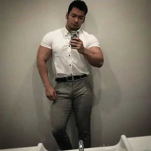 日本肌肉版"巨无霸"参见,体重超过180,简直是行走的巨石强森