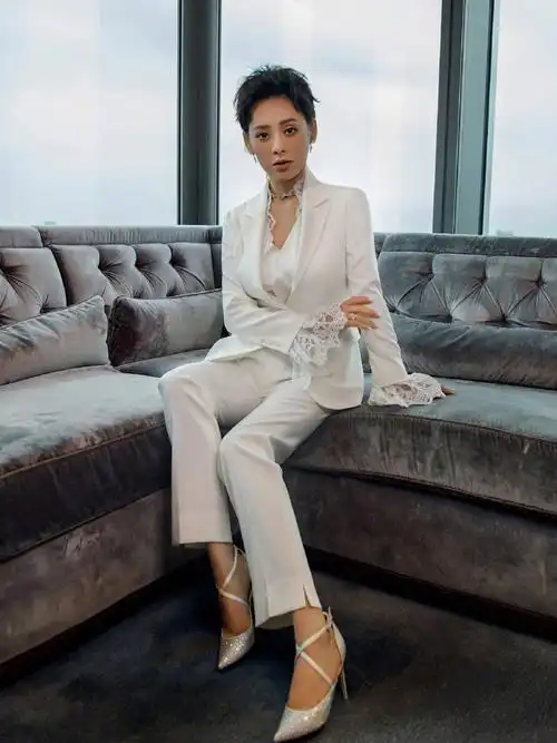 48岁的宁静为何还能乘风破浪?我们一起来探讨一下冻龄美人吧