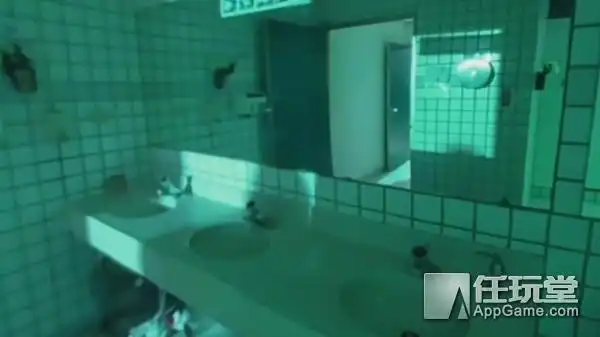 厕所向来是众多恐怖片中事件发生的舞台,特别是半夜无人的时候,淅沥沥