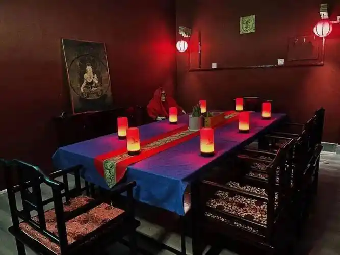 六大主题风格房间上下三层,240平,目前龙口最大的剧本杀店让你有宾至