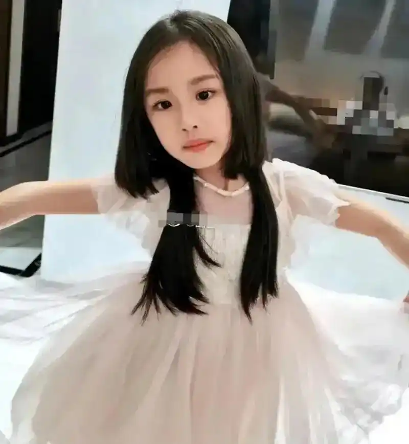 杨幂和刘恺威的女儿小糯米,小糯米性格活泼开朗,而且多才多艺,早前还