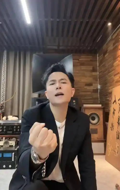 古早网络歌手现状:走歪路获刑,英年早逝,出镜带货,各有各的辛酸_郑源