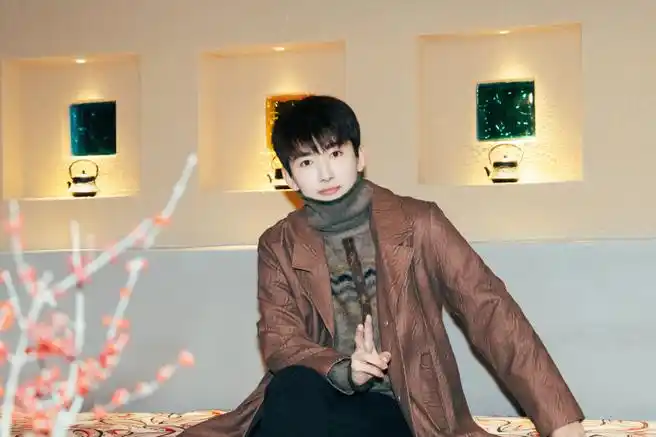 刘昱晗超话#咚咚咚冬#今日份@-刘昱晗-小刘的花絮07掉落来啦76