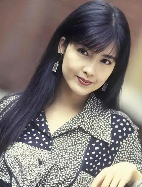 作为上世纪80年代的巨星,赵雅芝的美貌和演技简直是一绝.