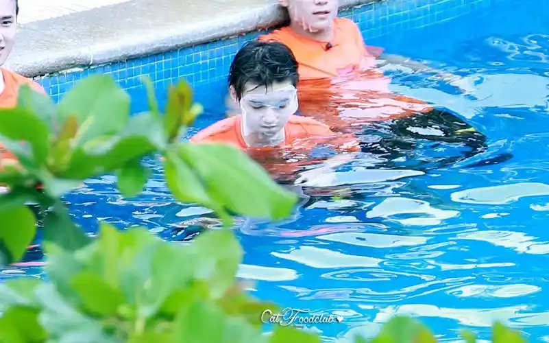 catfoodclub20170317高能少年团王俊凯泳池敷面膜无剧透花絮focus