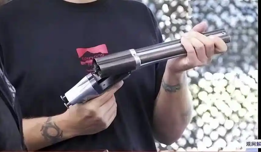 安倍遭刺杀,嫌疑人双管短霰弹枪曝光,威力太大_发射_人体_图片