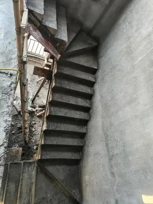 楼梯现浇终于做完了