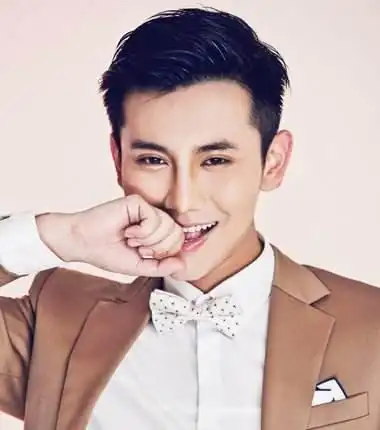 男生两鬓剃掉的发型帅气时尚的男生短发发型