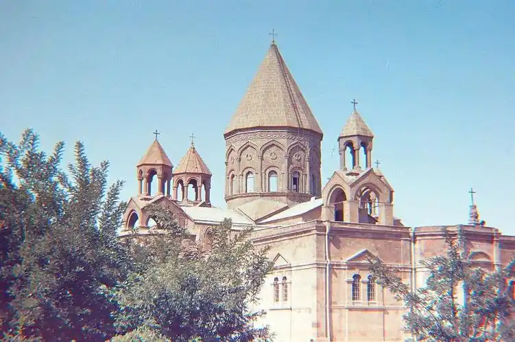 "熊"孩子女孩和小熊,1975年摄于楚科奇半岛战争里的猫铁汉柔情苦中作