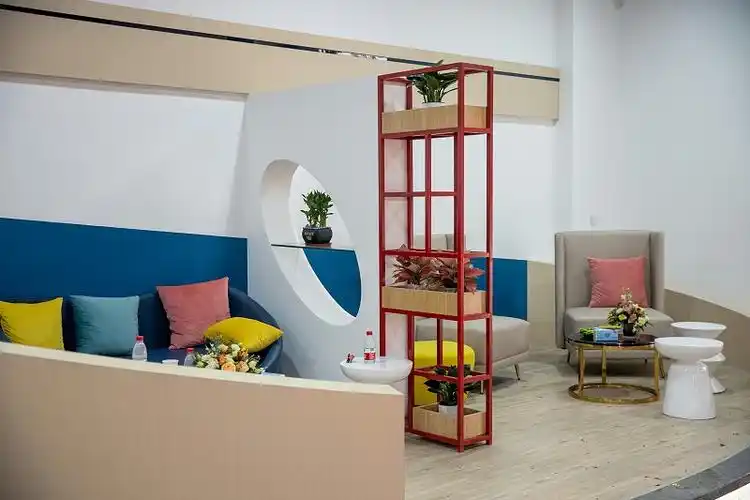 嘉友食品员工休息区