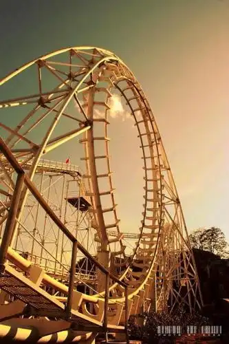 总有一个人会拉我去坐过山车