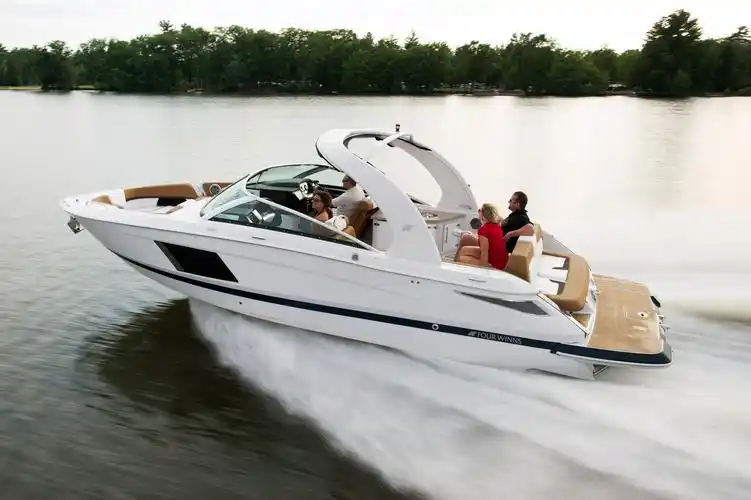 售价235万,four winns h290运动游艇海南免税后可以省多少钱?