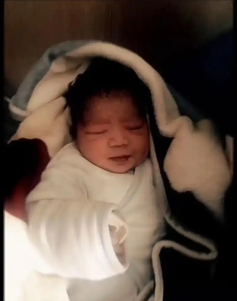 浙江丽水网红rose 的儿子吴子安 安仔原来小时候很白的呀,怎么越长越