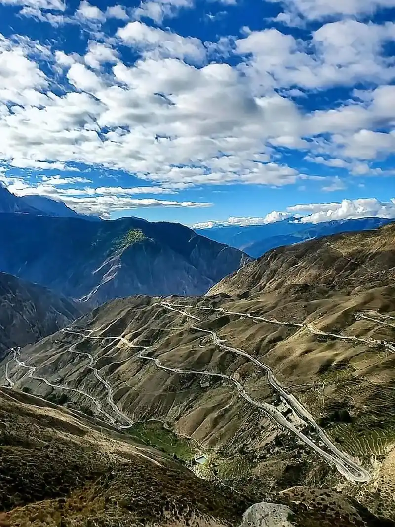 川藏线上的奇丽风景【五】"天路72"拐是川藏线国道318线上 - 抖音