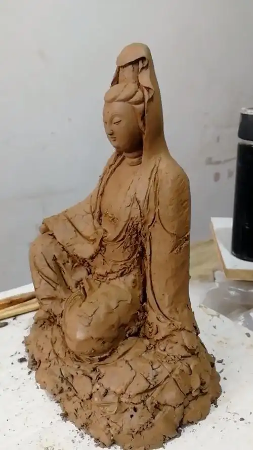 还没有完善好的一款菩萨泥塑,看起来非常的不错哦!