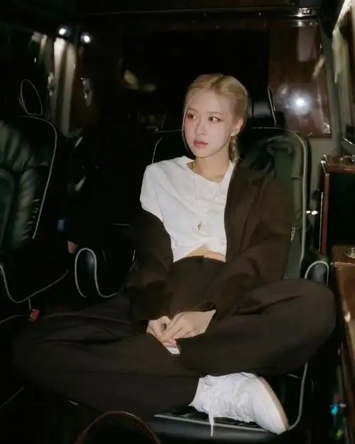 朴彩英金发精灵#90#朴彩英人间圣罗兰#【那年今日】211119@roses