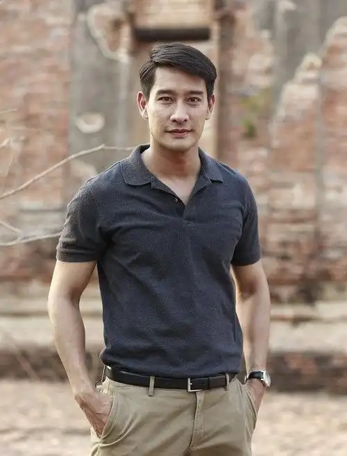 pong是不少人最早认识的泰国男演员,他出演过多部经典作品,帅气少爷和