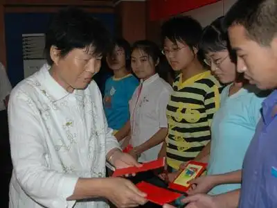 齐素萍:滴水相报 造福桑梓 扶危济困 大爱无疆