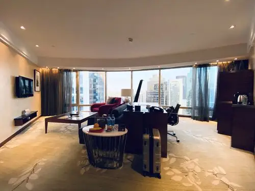 上海汤臣洲际外交官套快评