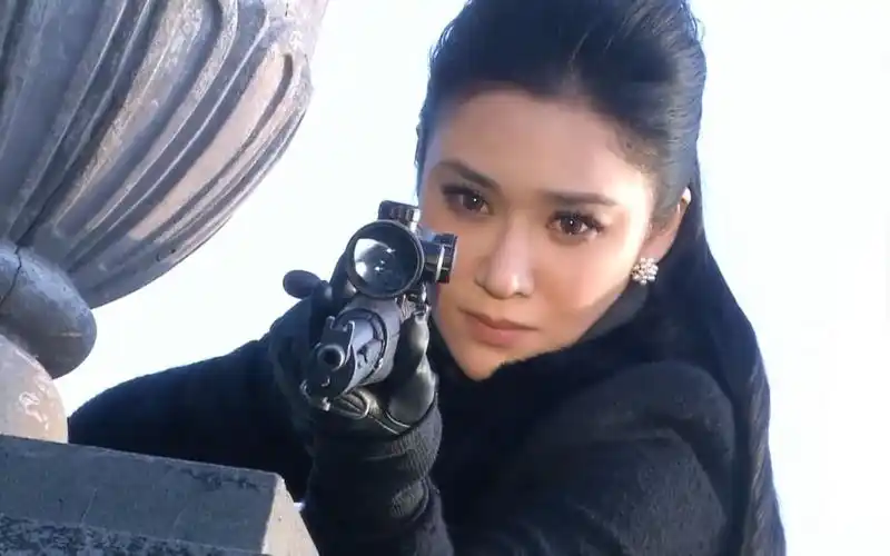 十大抗日女狙击手,爆头不算什么,美女发起疯来,望远镜都打爆了