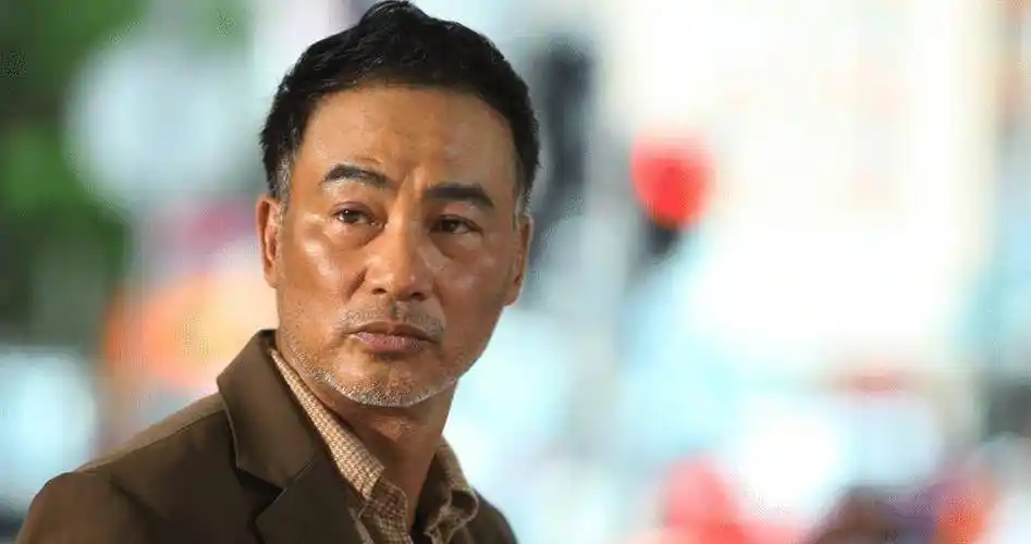 任达华一家旅游近照晒出,女儿罕见近照被晒出,精致五官超美_任晴佳