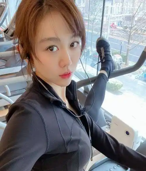 图集:公主依然少女范,无可挑剔的美,姜妍_身材_长发_短发