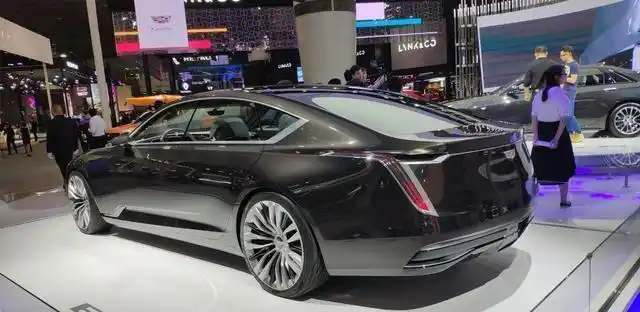 凯迪拉克ct8强势来袭内饰颠覆认知80万售价帅到没朋友