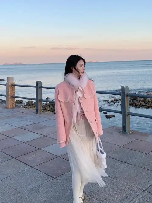 不想穿裤子的时候米色纱裙真的是冬日百搭啦日常搭配毛衣和外套都会让