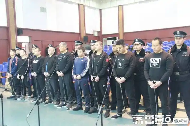 今天,章丘法院对两起34人涉黑恶势力犯罪案件进行集中宣判