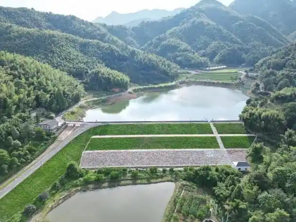 富阳银湖街道两座水库通过完工验收