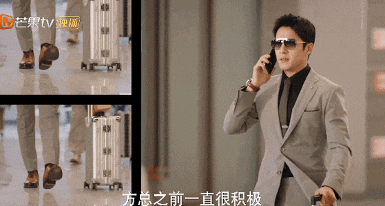 韩东君官方身高182,长期健身让他身架大而挺拔,不仅驾驭西装毫不费力