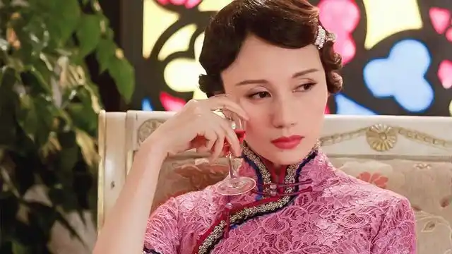 剧中千娇百媚的旗袍女郎7:袁泉《锋刃》