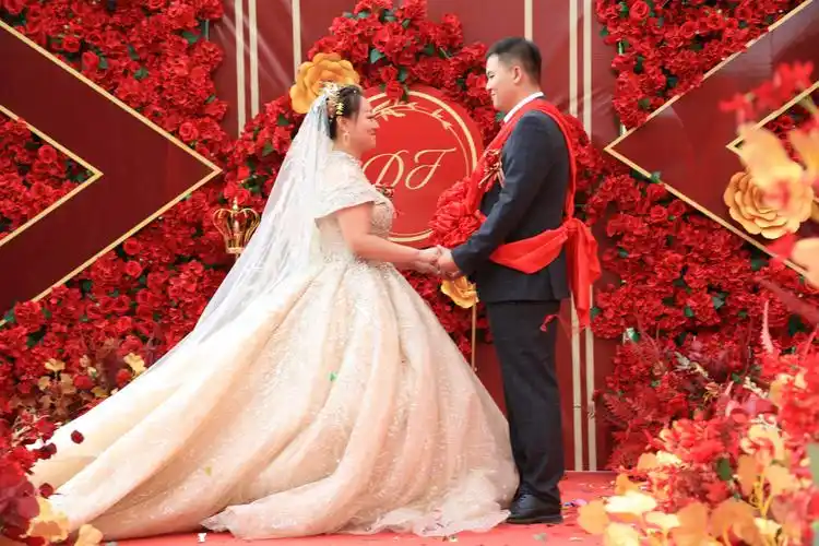 2020年农历8月8日,董春喜,李教玲之子董亮与冯晓明