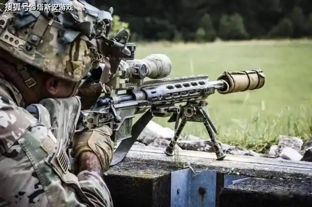 上图是正在使用雷明顿xm2010狙击步枪进行射击的美军特种兵.
