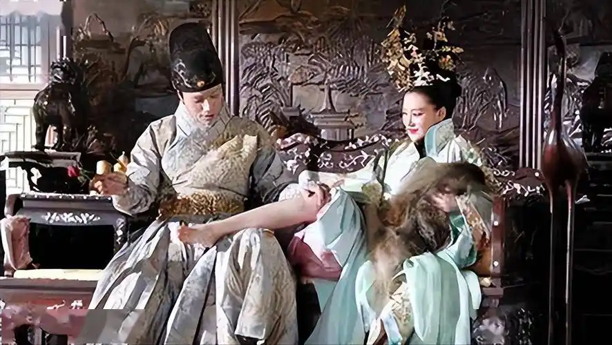 假太监:让太后给自己生孩子;与皇后私通;谋杀皇帝_吕不韦_赵姬_嬴政